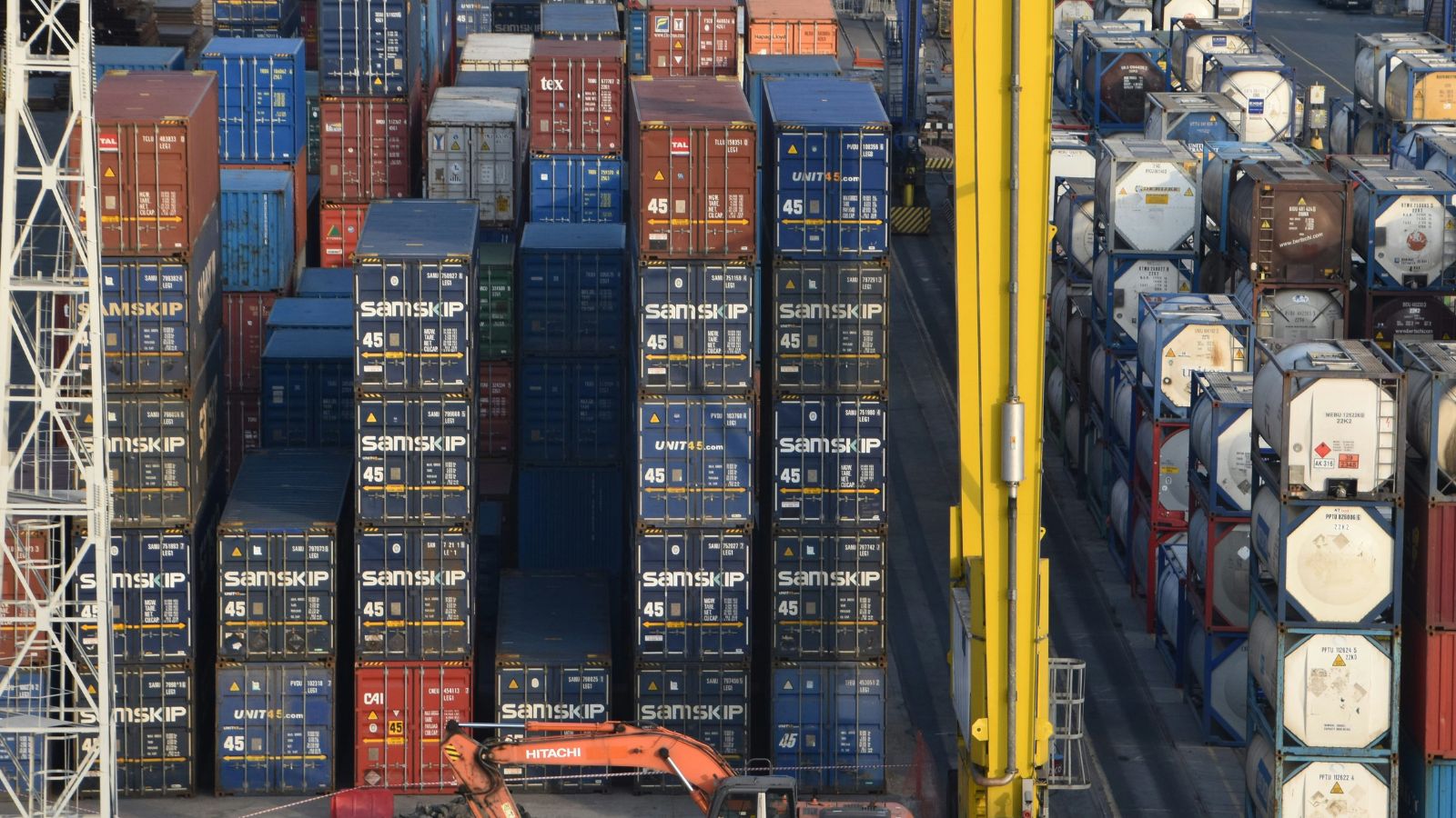 Naviguer dans les tarifs douaniers et l'incertitude économique : Trois façons dont les ERP modernes peuvent promouvoir l'agilité de l'entreprise en période d'imprévisibilité  